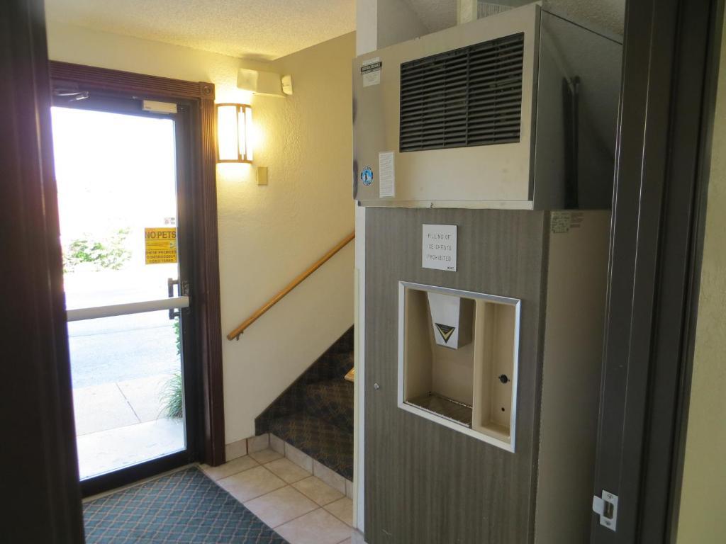 Hotel Super 8 By Wyndham Hot Springs Exteriér fotografie
